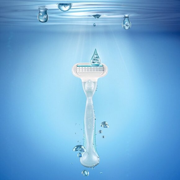 Gillette Venus Smooth Sensitive Womens Razor - 1 Handle + 4 Refills - Picture 5 of 8